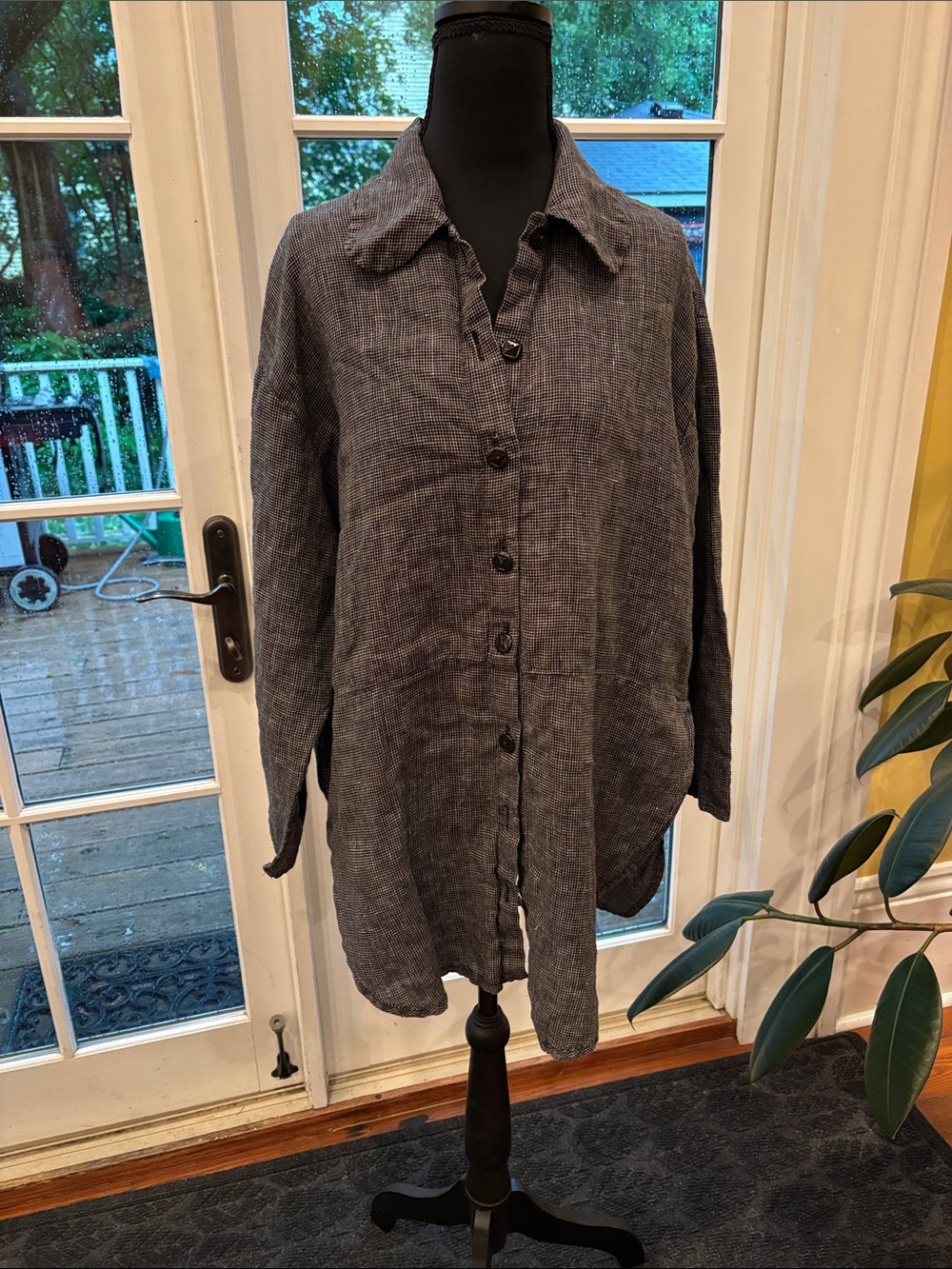 Flax Relaxed Button-Front Linen Tunic in Charcoal
